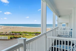 Ireland House 2nd Floor 2 Queen Beds | Terrace/patio
