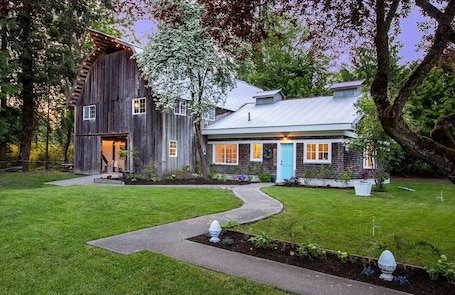 外観. The Retreat at August Ciderhouse- Farmstay 5 minutes from Edmonds-Seattle ferry