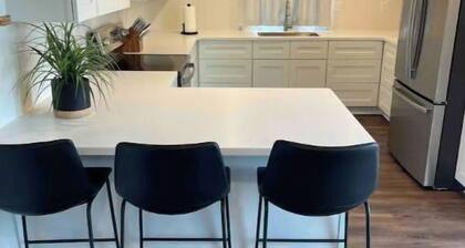 Centrally Located - Newly Built - Walk To The Beach!