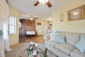 TV - Lovely, Country Apartment, Just Minutes From Town. (Chambersburg)