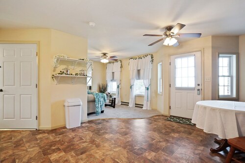 Lovely, Country Apartment, Just Minutes From Town