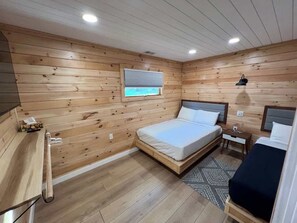 3 habitaciones, tabla de planchar con plancha, wifi y ropa de cama 
