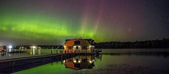 'Hillside' Cottage on the lake