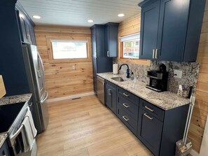 Fridge, microwave, oven, stovetop - 'Lakeside' Cottage with porch and sandy beach (Cedarville)