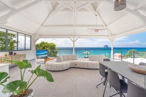 Outdoor dining - Black Stone (Le Diamant)