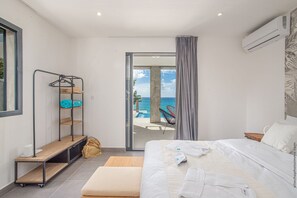 4 bedrooms, in-room safe, iron/ironing board, free WiFi