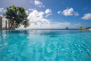 Pool - Black Stone (Le Diamant)