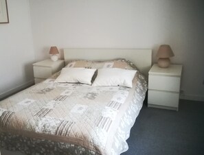 3 Schlafzimmer, Bügeleisen/Bügelbrett, Reisekinderbett, WLAN