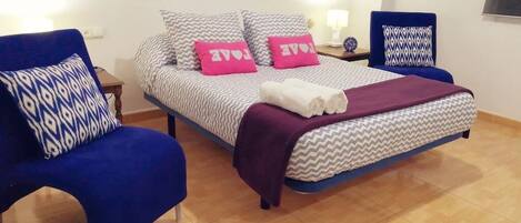 2 slaapkamers, een bureau, wifi, beddengoed