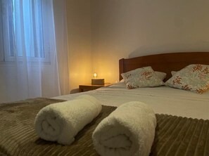 2 Schlafzimmer, schallisolierte Zimmer, Bügeleisen/Bügelbrett