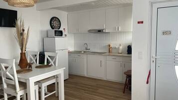 Frigorifero, microonde, piano cottura, macchina per tè/caffè