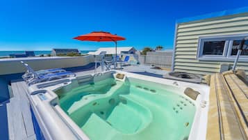 Signature Duplex, 3 Bedrooms, Hot Tub | Private spa tub