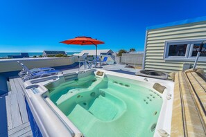 Signature Duplex, 3 Bedrooms, Hot Tub | Private spa tub