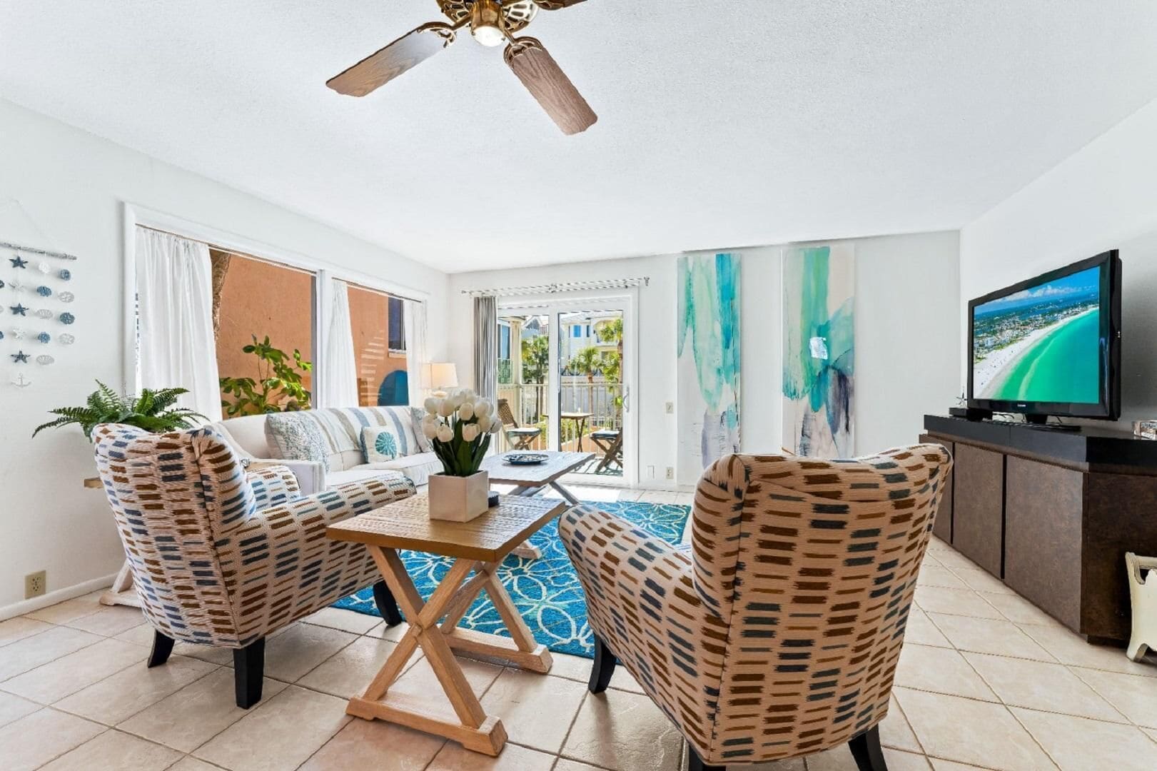 House, Multiple Beds (304) | Living area | 32-inch flat-screen TV with cable channels, TV