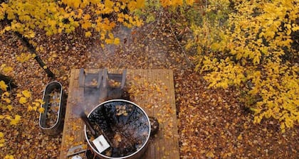 Scandi-Luxe Cabin on the river with HotTub