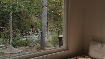 3 bedrooms, travel crib, free WiFi, bed sheets