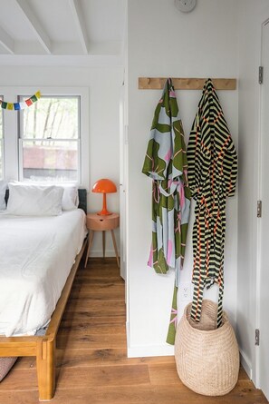 3 bedrooms, travel crib, WiFi (free), bed sheets