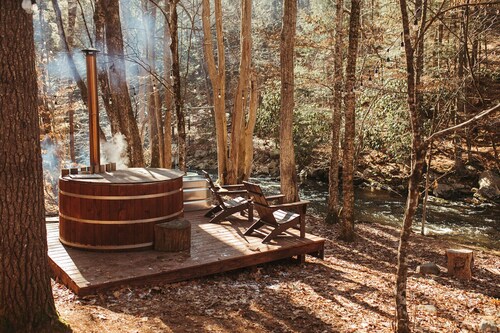 Scandi-Luxe Cabin on the river with HotTub