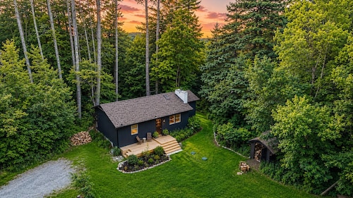 Private Riverfront Catskills Retreat w/ Hot Tub