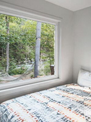 3 bedrooms, travel crib, WiFi (free), bed sheets - Private Riverfront Catskills Retreat w/ Hot Tub (Tusten)