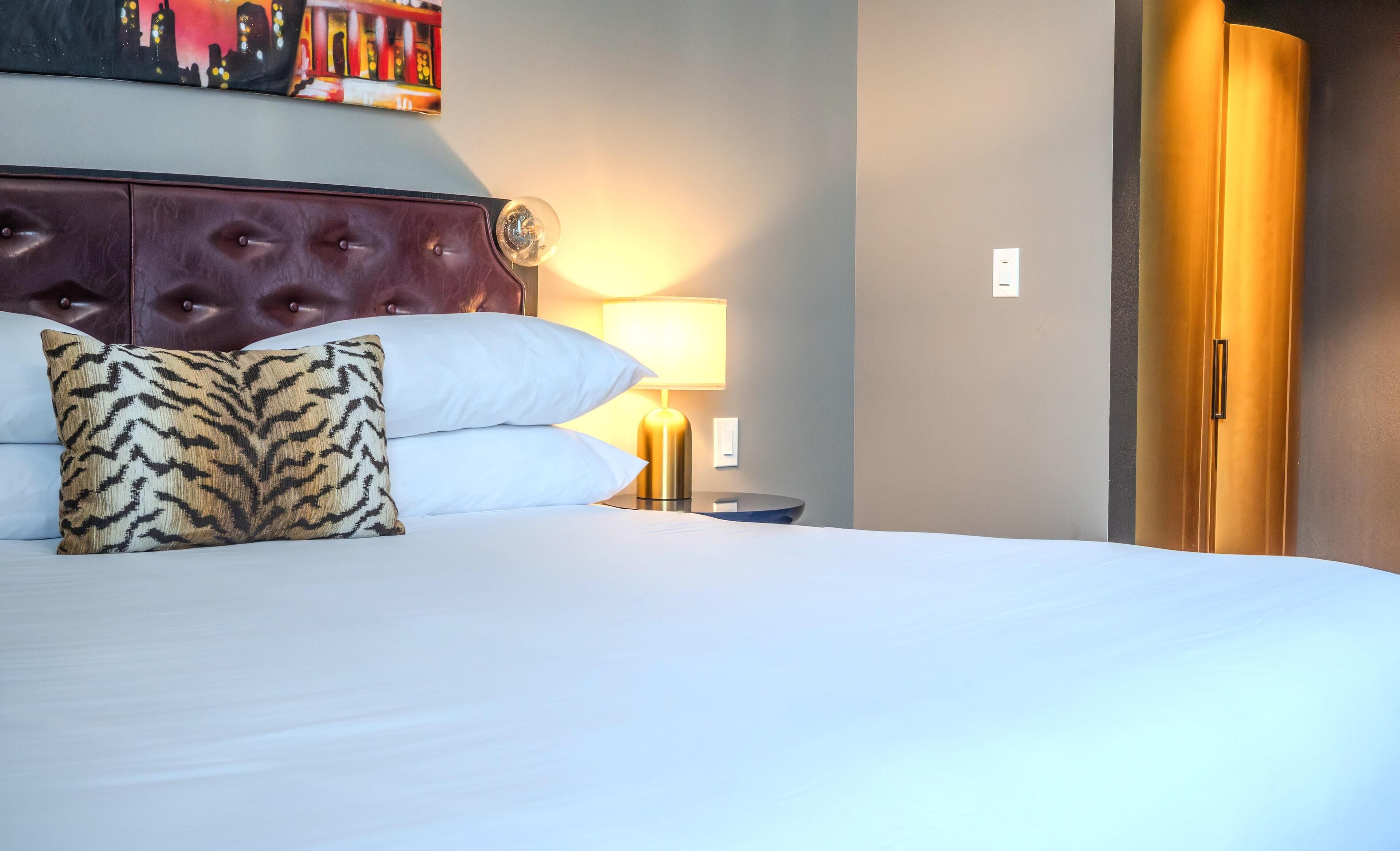 Camera, 1 letto king, accessibile ai disabili, vista fiume (Hearing) | Biancheria da letto di alta qualità, materassi a doppio strato, minibar