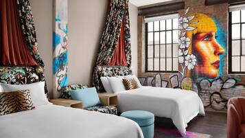 Sengetøy av topp kvalitet, senger med overmadrass og minibar