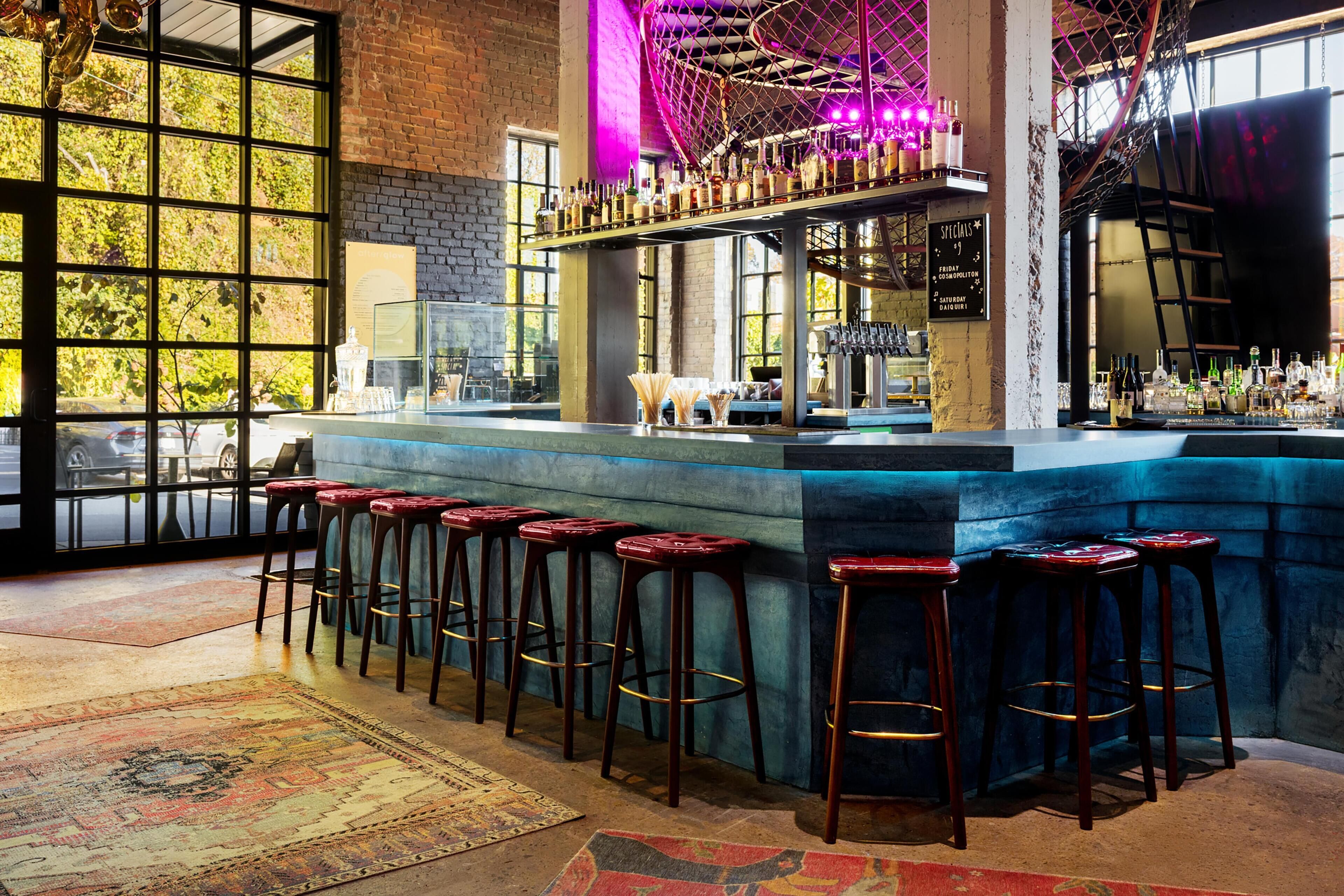 2 bars/lounges, rooftop bar