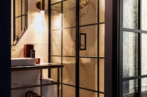 Suite, 1 King Bed (2 Room) | Bathroom shower