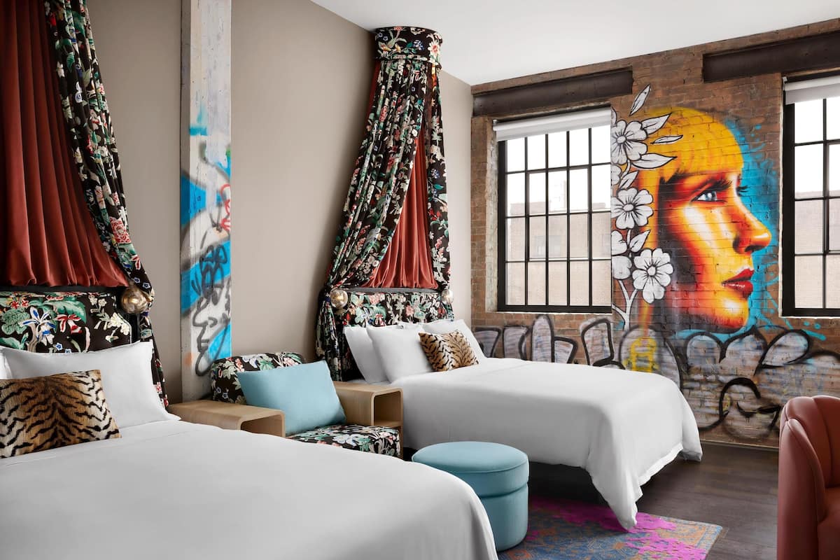 Ropa de cama de alta calidad, camas con pillow-top y minibar
