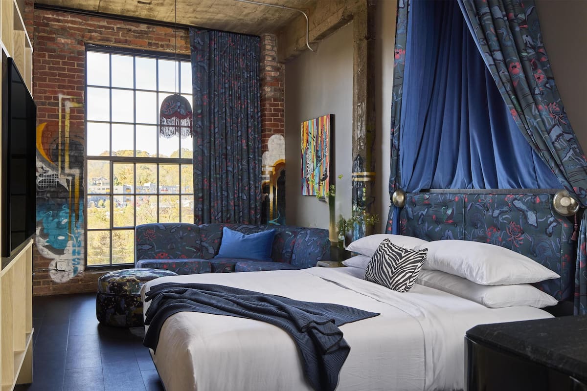 Studio Suite, 1 King Bed, River View