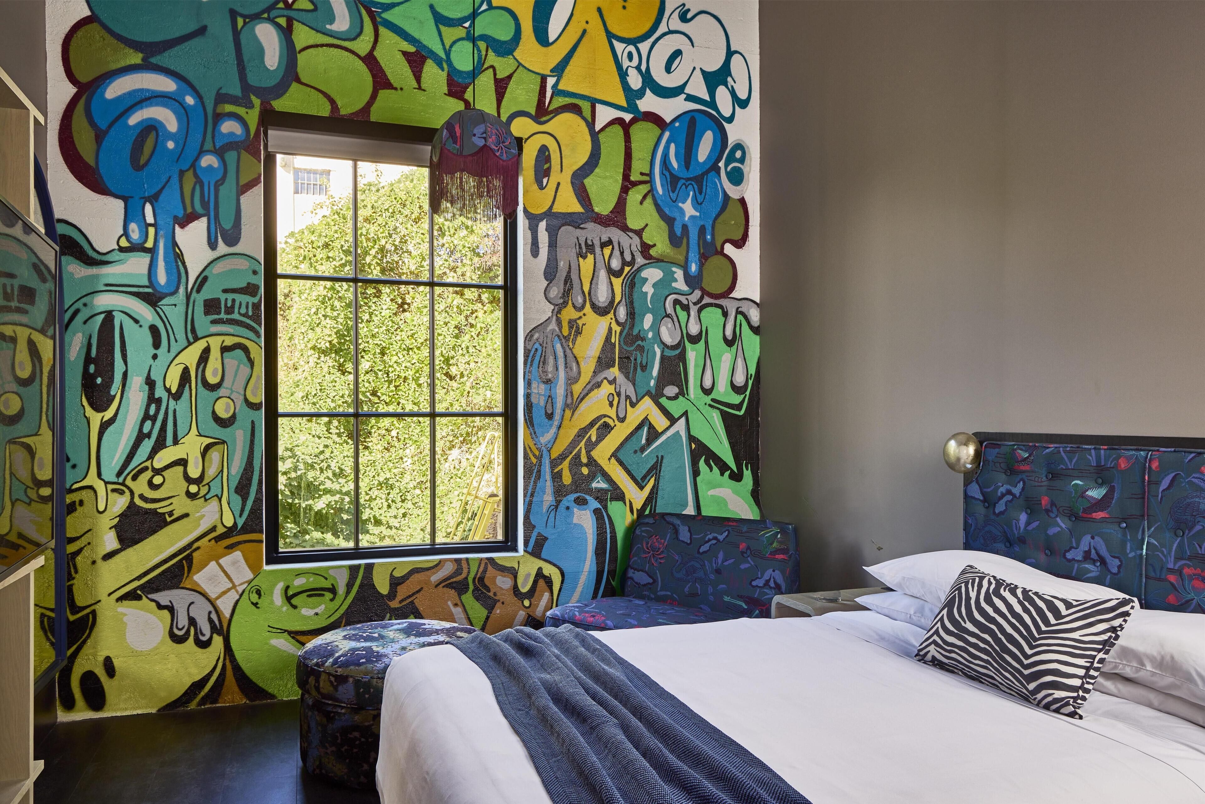 Biancheria da letto di alta qualità, materassi a doppio strato, minibar