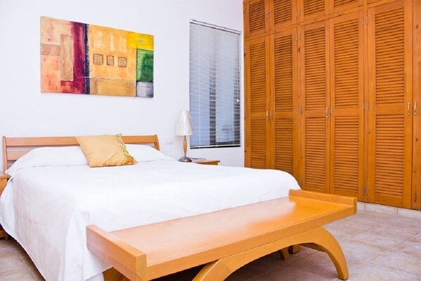 2 bedrooms, in-room safe, iron/ironing board, free WiFi