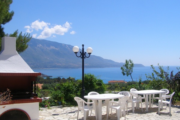 Dining Area & bbq with Amazing Sea View.