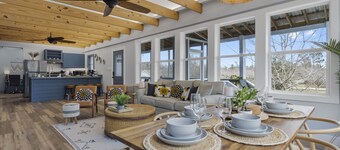 Low Tide Beach Home - 8 minute walk to beach - Hot Tub and Fire Pit