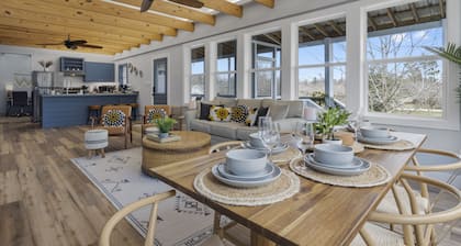 Low Tide Beach Home - 8 minute walk to beach - Hot Tub and Fire Pit