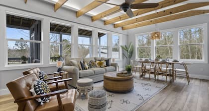 Low Tide Beach Home - 8 minute walk to beach - Hot Tub and Fire Pit