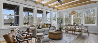 Low Tide Beach Home - 8 minute walk to beach - Hot Tub and Fire Pit