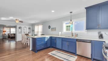 雪櫃、微波爐、焗爐、爐具