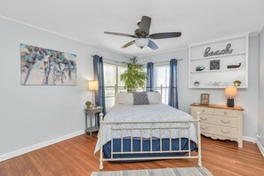 3 bedrooms, iron/ironing board, travel cot, free WiFi - Cozy Bungalow minutes to Beach & Strand (Houston)