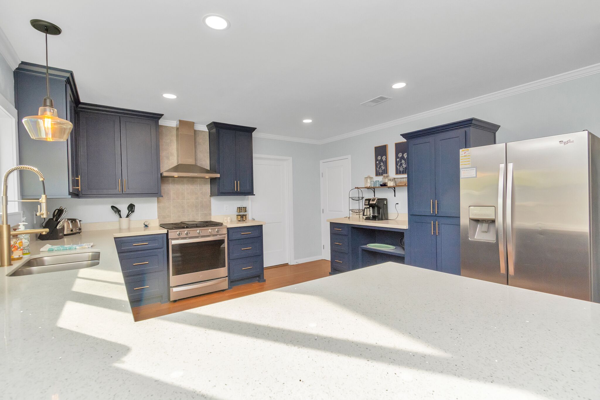 Cozy Bungalow minutes to Beach & Strand