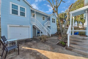 Terrace/patio - Cozy Bungalow minutes to Beach & Strand (Houston)