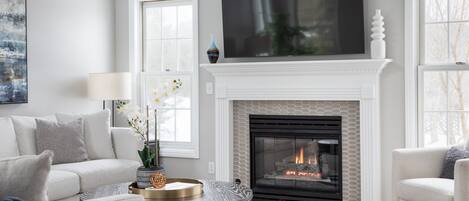 Smart TV, fireplace, books, offices