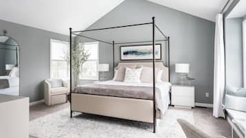 5 Schlafzimmer, Schreibtisch, Bügeleisen/Bügelbrett, Reisekinderbett