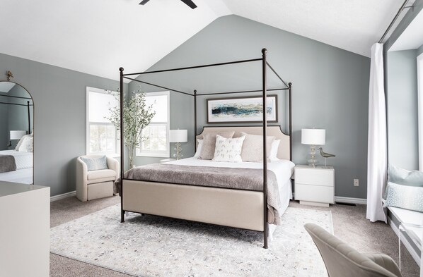 5 間睡房、書桌、熨斗/熨衫板、可攜式嬰兒床