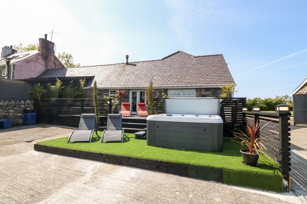 Cottage | Property grounds