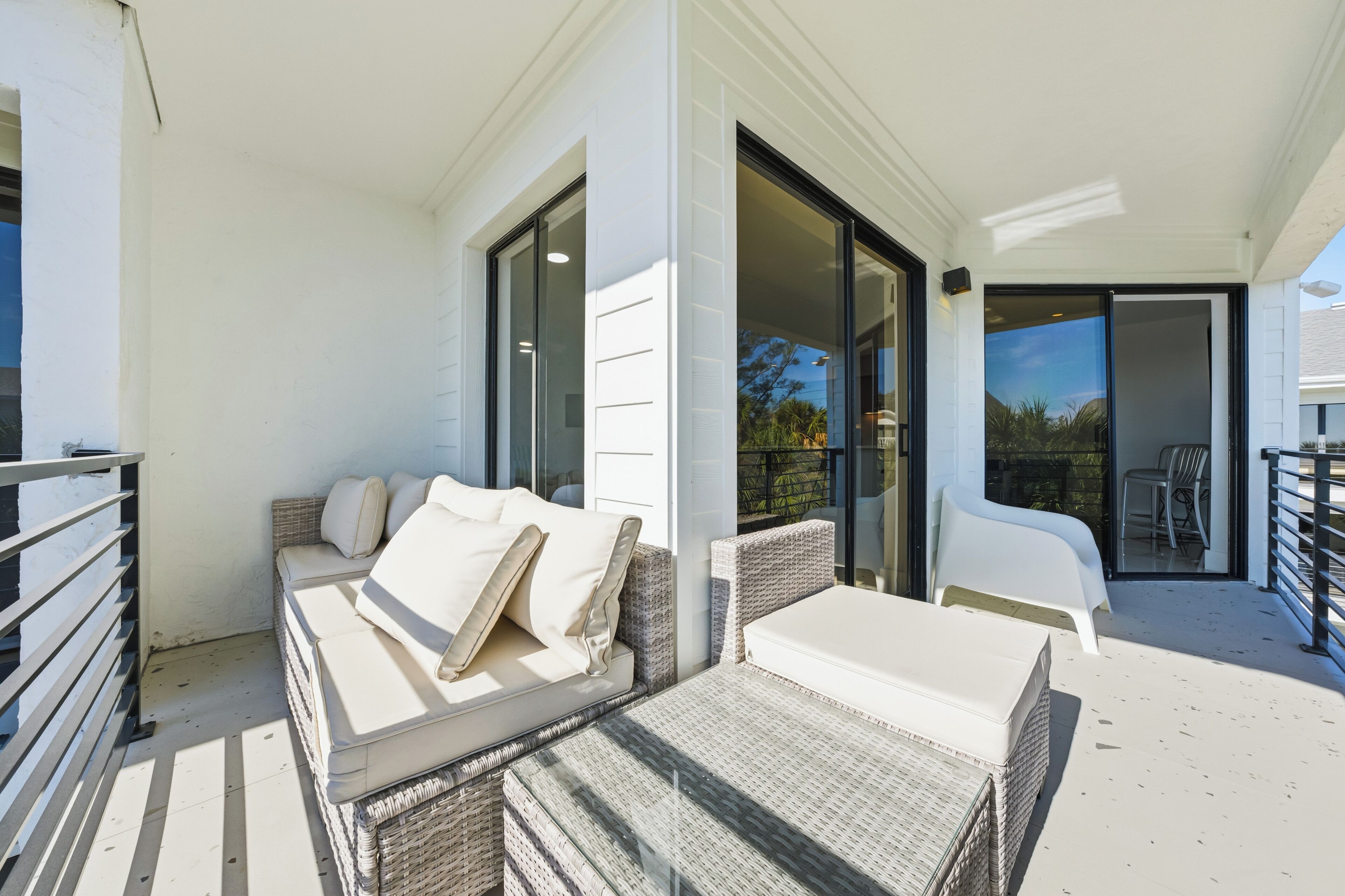 Condo (Just Beachy - Unit 4) | Ban công