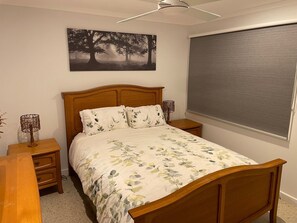 5 Schlafzimmer, Schreibtisch, Bügeleisen/Bügelbrett, kostenloses WLAN