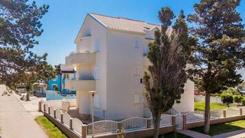 Apartment (One Bedroom Apartment with Balcony) | Exterior