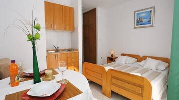 Studio (Studio Apartment with Balcony) | Interior