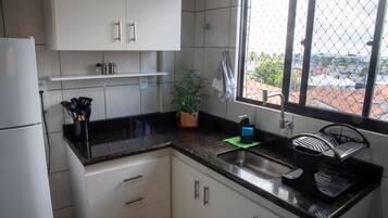 Frigorifero, microonde, piano cottura, macchina per tè/caffè